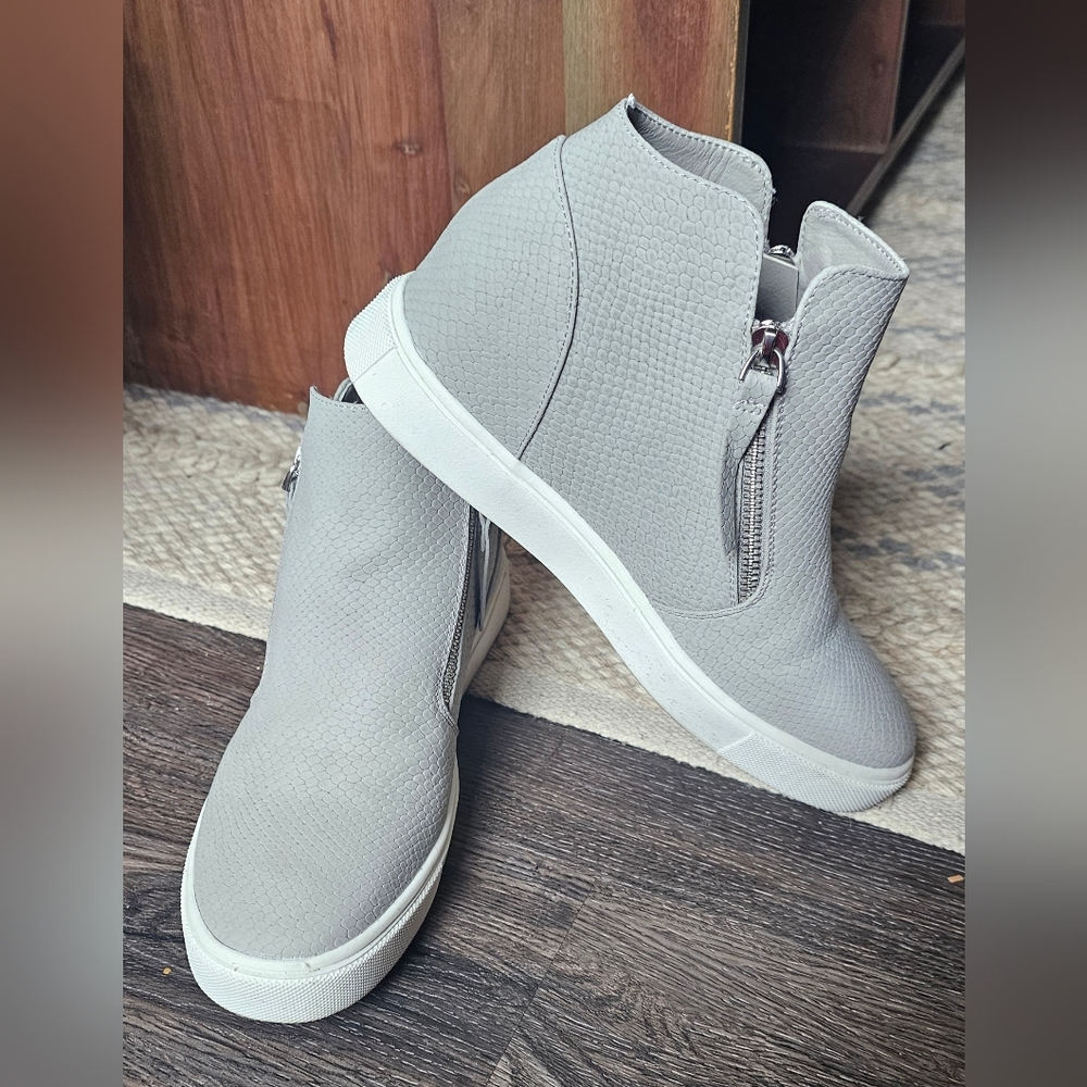 JustFab Ankle Booties (Gray, Size 8.5) - LIKE NEW / ONLY WORN ONCE